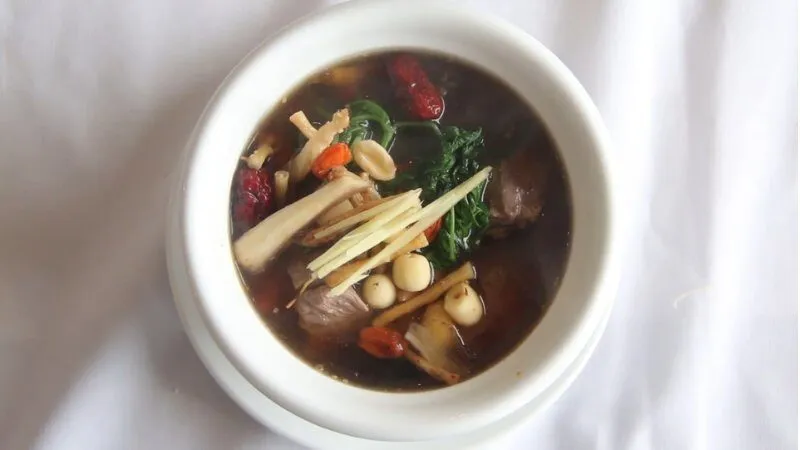 Cù lẳng dê hầm hạt sen