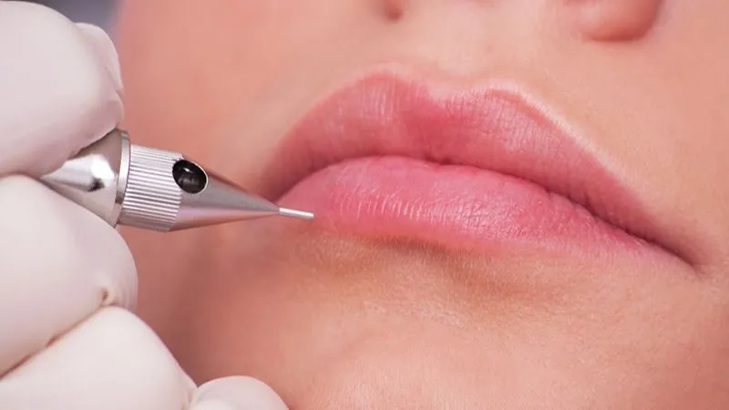 Sử dụng công nghệ hiện đại (Laser, Phun xăm)